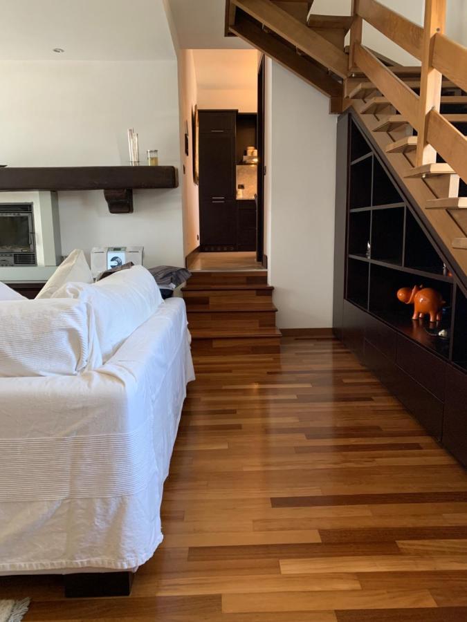 Near Como, Charming Apartment With Fireplace 格兰达泰 外观 照片