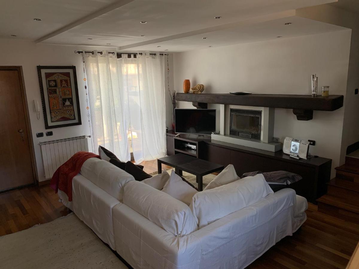 Near Como, Charming Apartment With Fireplace 格兰达泰 外观 照片